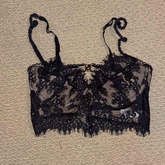 Black lace bralette - Picture 3 of 9